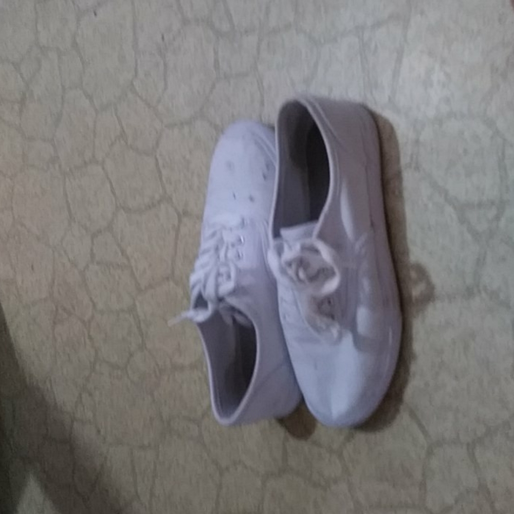 Shoes - Picture 3 of 4